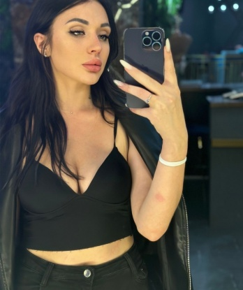 Я - искусительница, способная исполнить все твои самые сокровенные желания. Погрузись со мной в атмосферу страсти и наслаждения, и ты поймешь, что такое идеальное удовольствие! 3484, 23 года